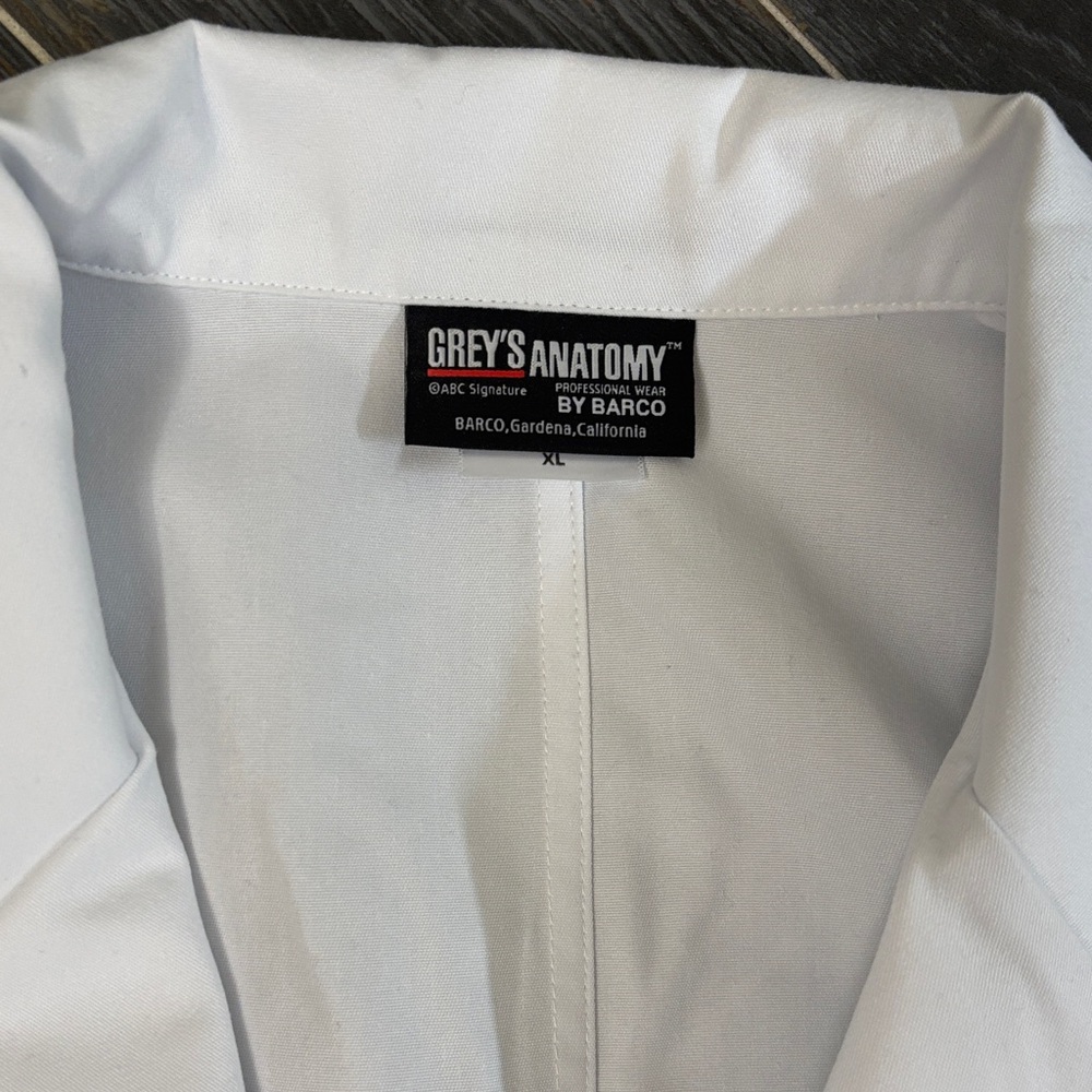 Grey’s Anatomy Gardenia California White Lab Coat-XL- NWT - Picture 6 of 9